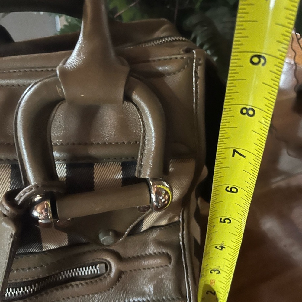 Burberry Brown and Tan Shoulder Bag beautiful. Vintage. Large - Picture 6 of 16